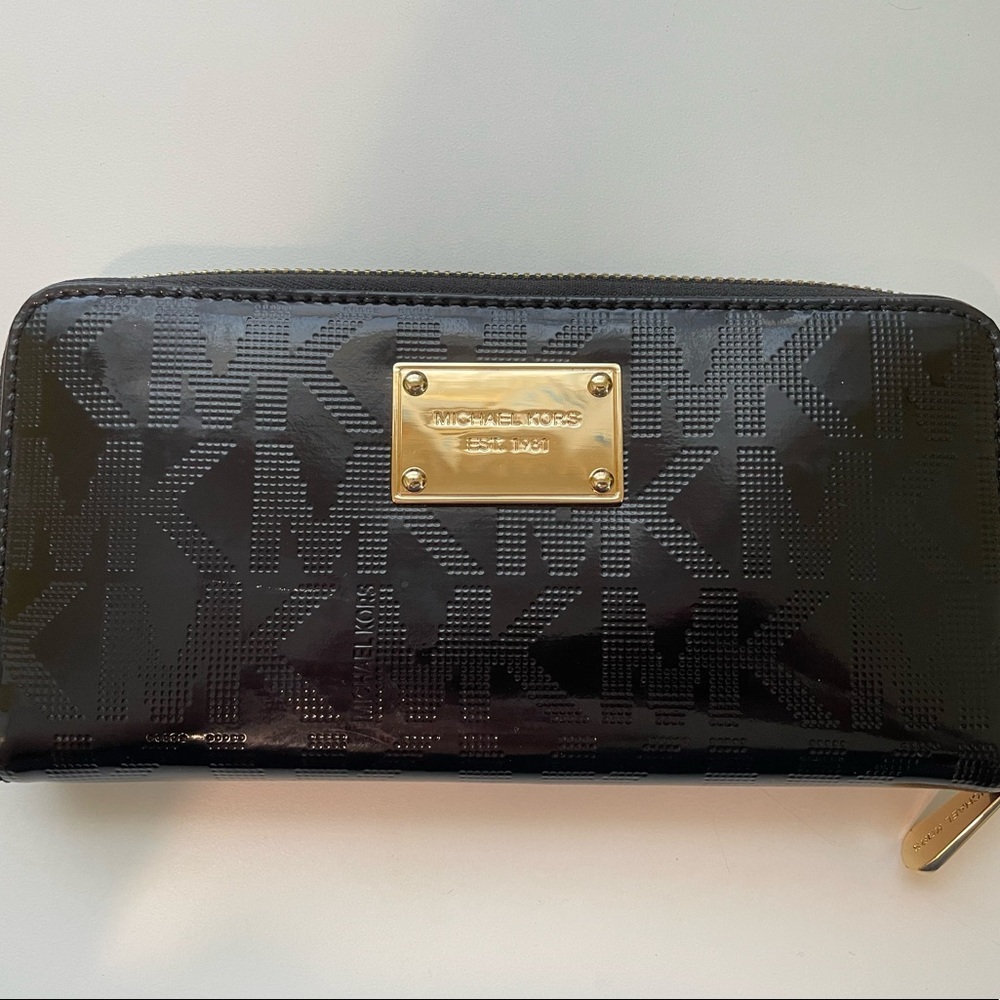 NWT WALLET Genuine Michael Kors large patent leather zippered wallet